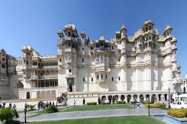 city-palace-udaipur-hotels-in-udaipur