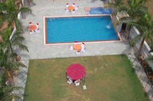 swimming pool in udaipur (11)